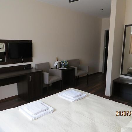 Hotel Pod Chelmem Ropa Exterior foto